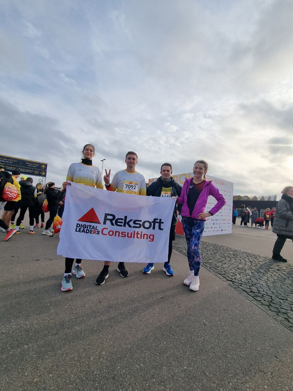 🏃‍♂️ АКТИВНОСТИ НА RUNIT 2025: ПРОВЕРЯЕМ ЛОВКОСТЬ И «НАХАЖИВАЕМ» ПРИЗЫ
В этом году в Мещерском парке стенд поставит российская многопрофильная технологическая группа Рексофт | Сетка — социальная сеть от hh.ru