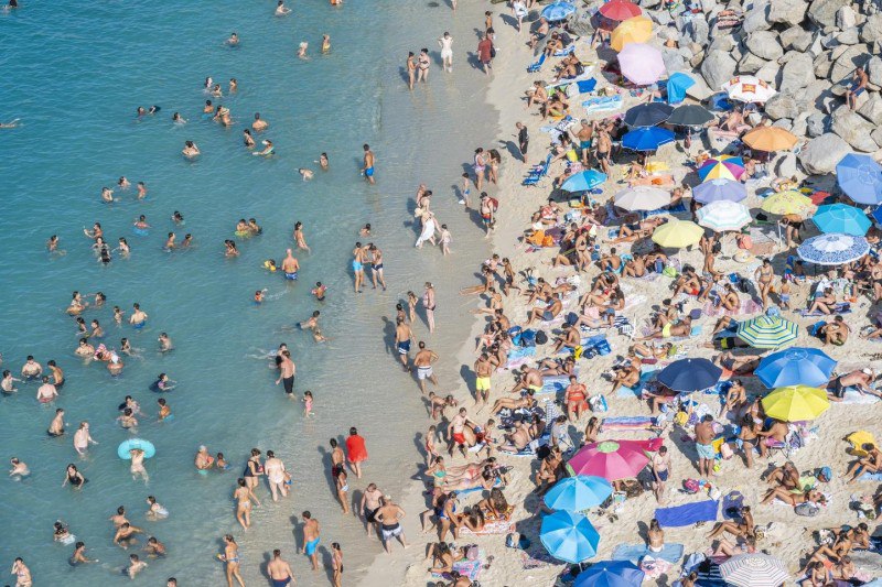 Tourists, Beware: Europe Cracks Down With Bans, Fines And Restrictions For 2025
Sure! Here’s a simplified, engaging, and well-structured version of your text with emphasized keywords and an inviting c... | Сетка — социальная сеть от hh.ru