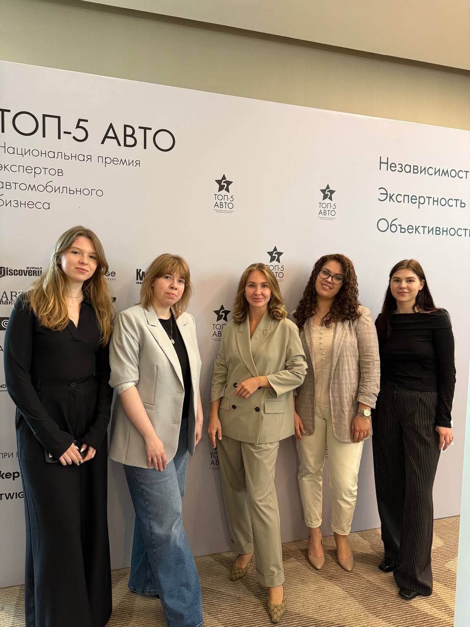 Сегодня объединили Москву и Санкт-Петербурге на бранче ТОП-5 АВТО 🫶
Команда из двух столиц встретилась, чтобы узнать о трендах автомобильного рынка, провести брейншторм и совместно пообедать 😌
Не стра... | Сетка — социальная сеть от hh.ru