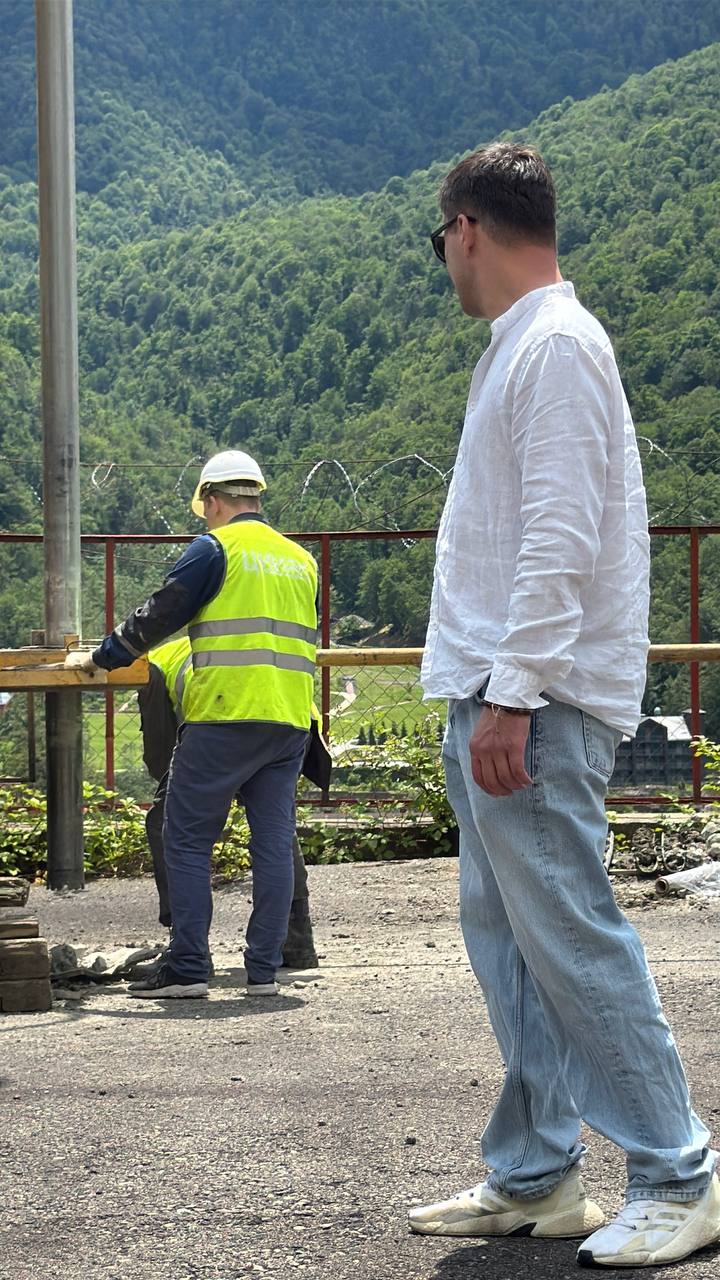 🌋 СЕЛЬ - ЭТО НЕ НАВОДНЕНИЕ. ЭТО ДВИЖУЩАЯСЯ ГОРА
Вчера утром прочитал новости из Дагестана, а днем уже сам ехал из Краснодара в Сочи на объект - в двух местах дорога перекрыта из-за селевых потоков | Сетка — социальная сеть от hh.ru