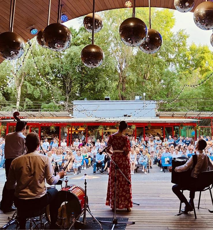 🎷Джазовые четверги в саду имени Баумана
Ближайшие даты:
🗓19 июня в 19:30🗓26 июня в 19:30
Каждый четверг гости будут открывать для себя что-то новое, уютно устроившись на лавочках под теплым светом рет... | Сетка — социальная сеть от hh.ru