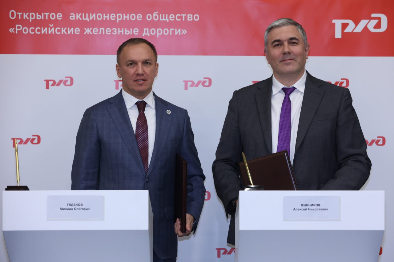 🚂 ПГК и РЖД объединяют усилия для эффективной логистики!
Сегодня в рамках Петербургского международного экономического форума генеральный директор ПГК Алексей Винников и замгендиректора РЖД Михаил Гла... | Сетка — социальная сеть от hh.ru