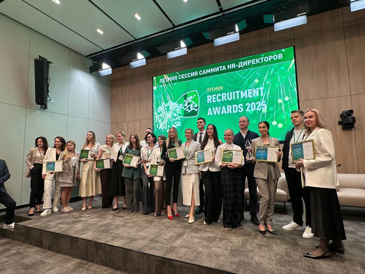 Делимся новостью! Главным событием вечера стало вручение премии RECRUITMENT AWARDS 2025.🏆
🎉Группа компаний «А.Н.Т | Сетка — социальная сеть от hh.ru