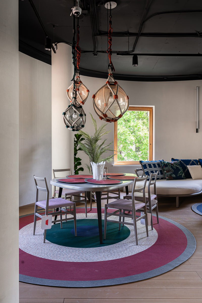 В Москве открылся новый салон ТРИО-Outdoor — первое в России специализированное пространство, полностью отведенное под премиальную мебель, идеально подходящую для открытых пространств | Сетка — социальная сеть от hh.ru