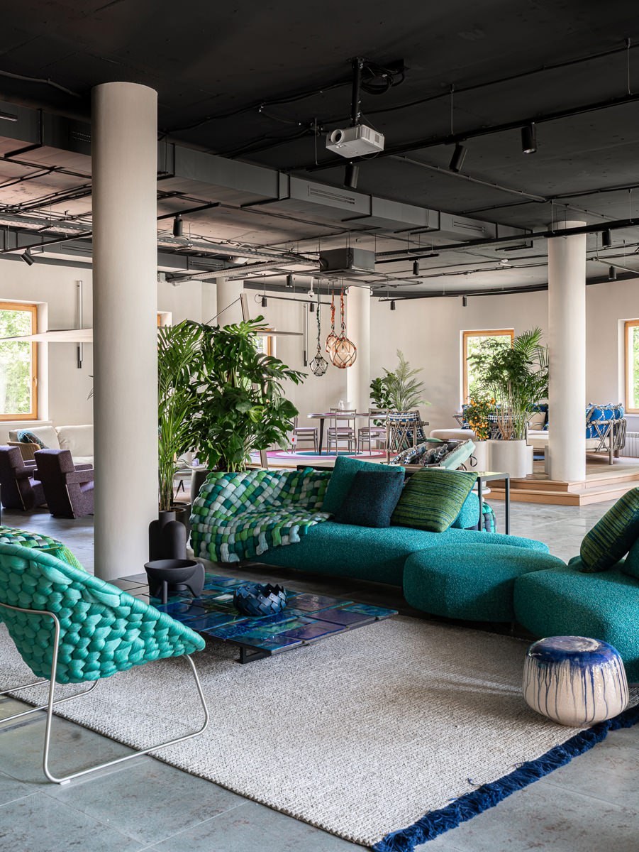 В Москве открылся новый салон ТРИО-Outdoor — первое в России специализированное пространство, полностью отведенное под премиальную мебель, идеально подходящую для открытых пространств | Сетка — социальная сеть от hh.ru