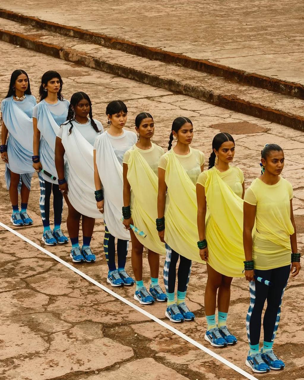 #Артем Индийский фильм?
Нет, это женская коллекция Nike, созданная в сотрудничестве с местным модным брендом NorBlack NorWhite. Коллекция вдохновлена культурой и ремеслами Индии | Сетка — социальная сеть от hh.ru