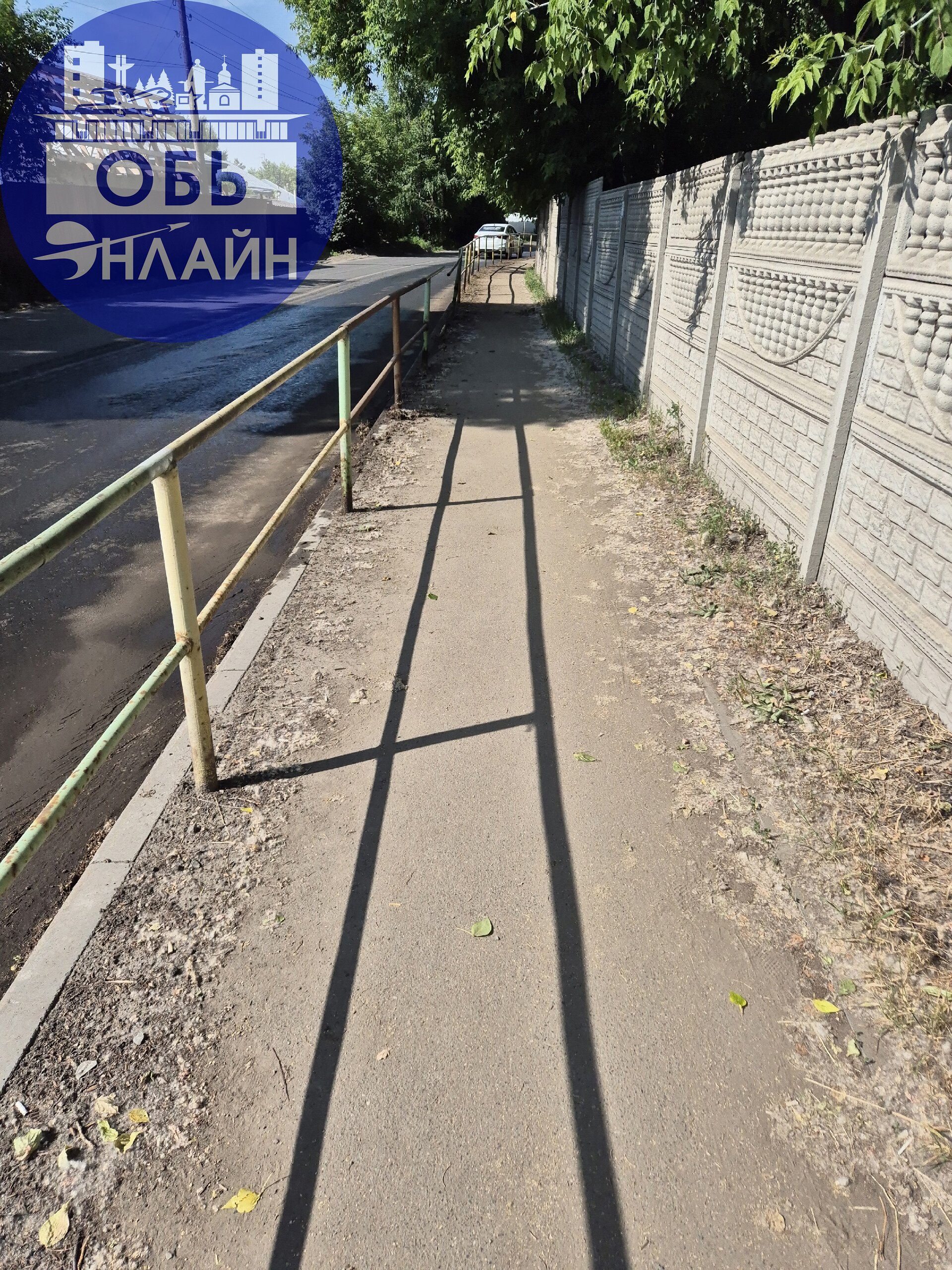 ↗ МКУ Городское хозяйство! Очень замечательно что вы сегодня промыли дорогу, и сбили грязь от поребрика. Но не до такой же степени, всё снести на тротуар | Сетка — социальная сеть от hh.ru