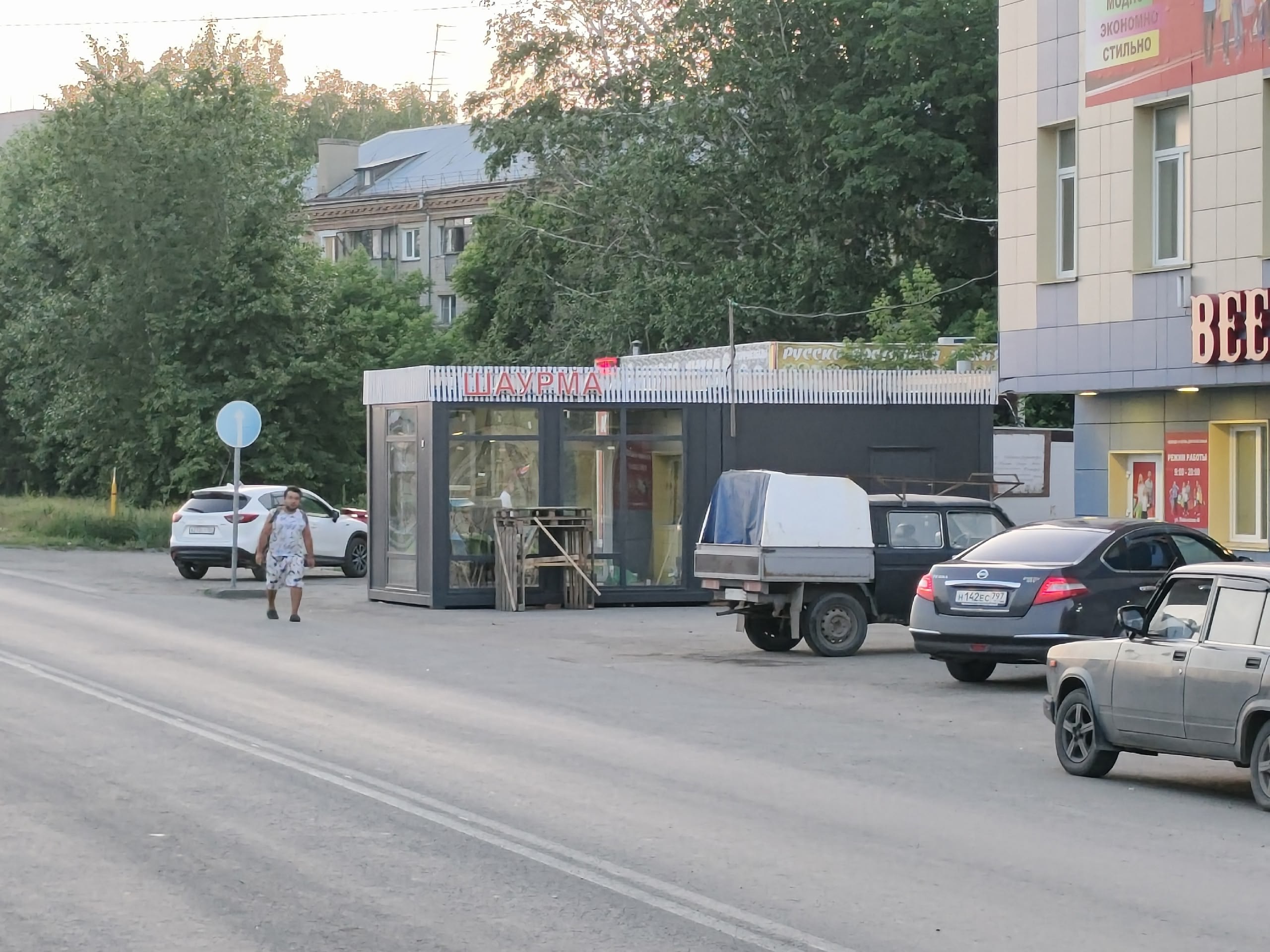 Ещё одна шаурмечная на подходе, а жаль...
http://vk.com/ob.gorod?w=wall-100380192524189 | Сетка — социальная сеть от hh.ru