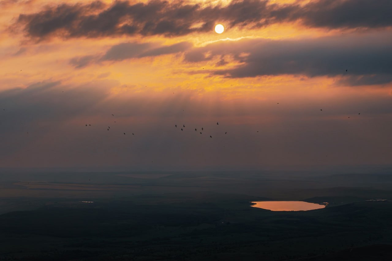 Вид на Сенгилей с горы Беспутки
📷 leksafotiadi | Сетка — социальная сеть от hh.ru