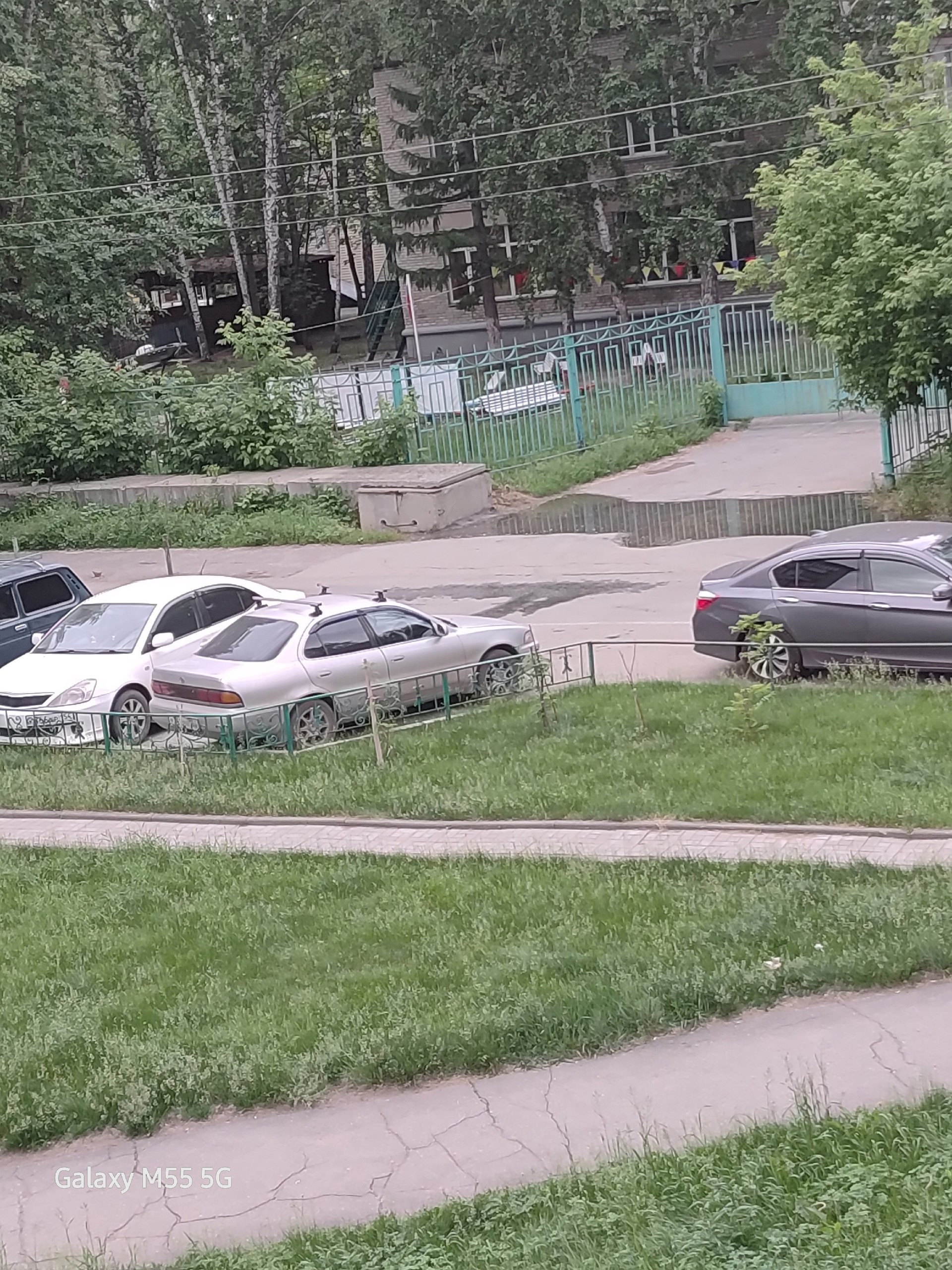 5 дней назад просто сыро было. Сейчас каналы видимо запомнились,вода пошла вверх. Даже машины туда не ставят, наверное боятся. А ответственным по...
http://vk.com/ob.gorod?w=wall-100380192524060 | Сетка — социальная сеть от hh.ru