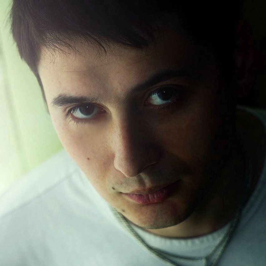 Антон Khomutnikov