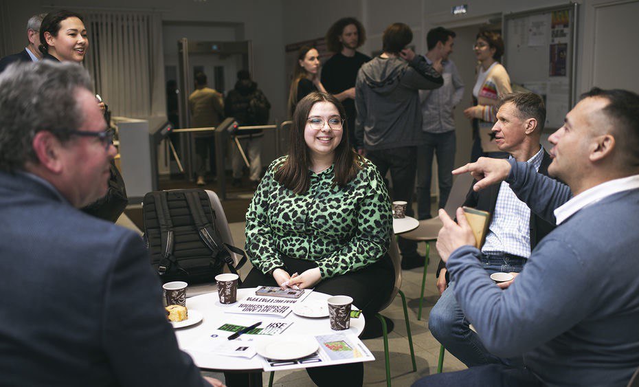 #ивент #creativehub
От замысла к бизнесу: митап Инкубатора-акселератора креативных стартапов
26 июня приглашаем в пространство HSE CREATIVE HUB, чтобы поговорить о стартапах | Сетка — социальная сеть от hh.ru