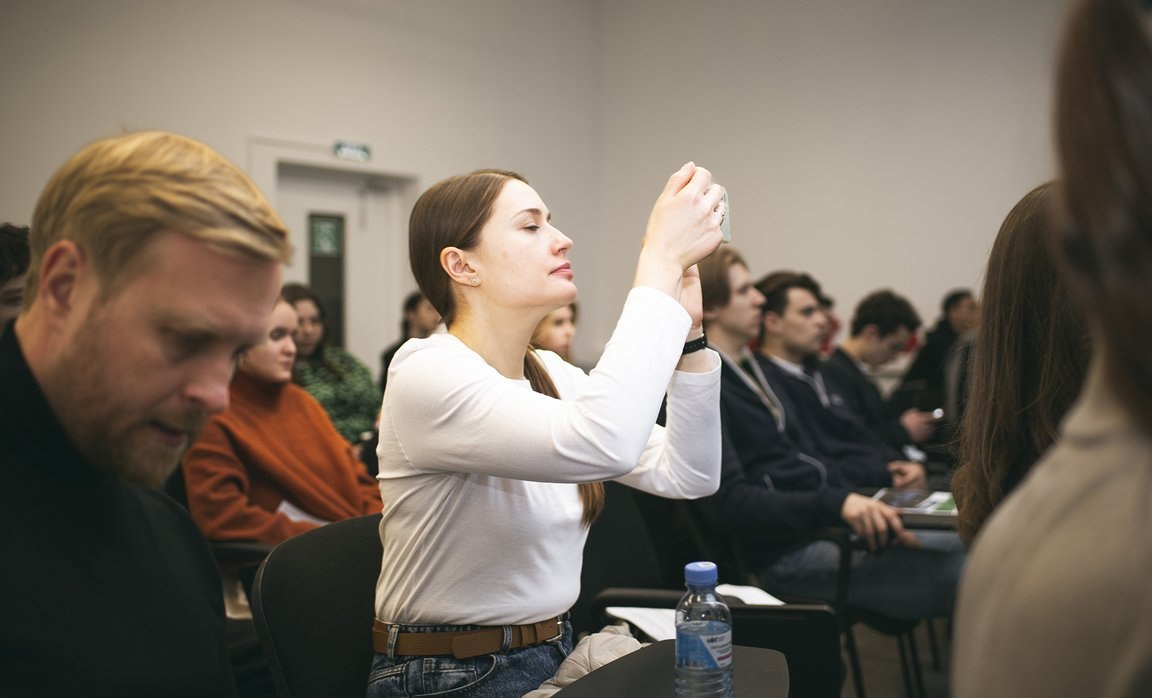 #ивент #creativehub
От замысла к бизнесу: митап Инкубатора-акселератора креативных стартапов
26 июня приглашаем в пространство HSE CREATIVE HUB, чтобы поговорить о стартапах | Сетка — социальная сеть от hh.ru