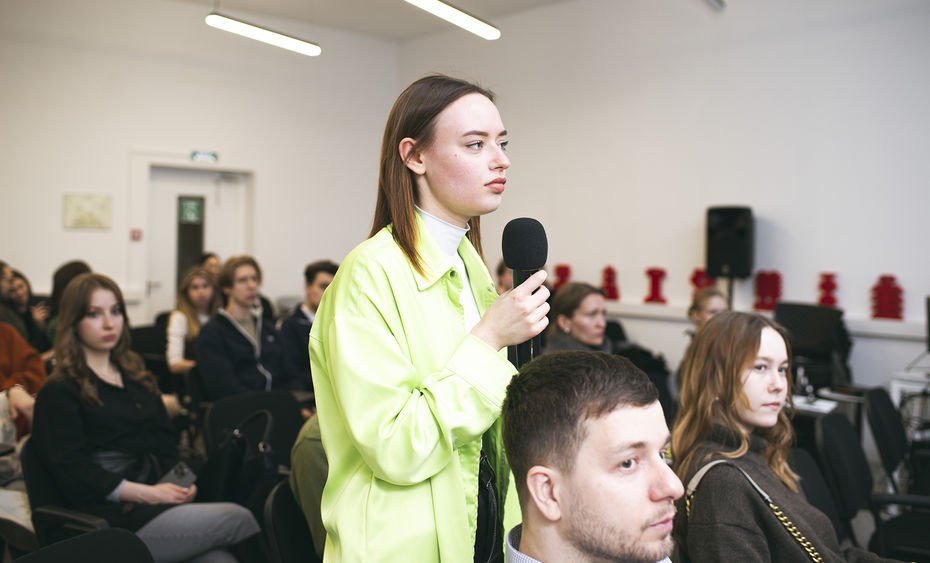 #ивент #creativehub
От замысла к бизнесу: митап Инкубатора-акселератора креативных стартапов
26 июня приглашаем в пространство HSE CREATIVE HUB, чтобы поговорить о стартапах | Сетка — социальная сеть от hh.ru