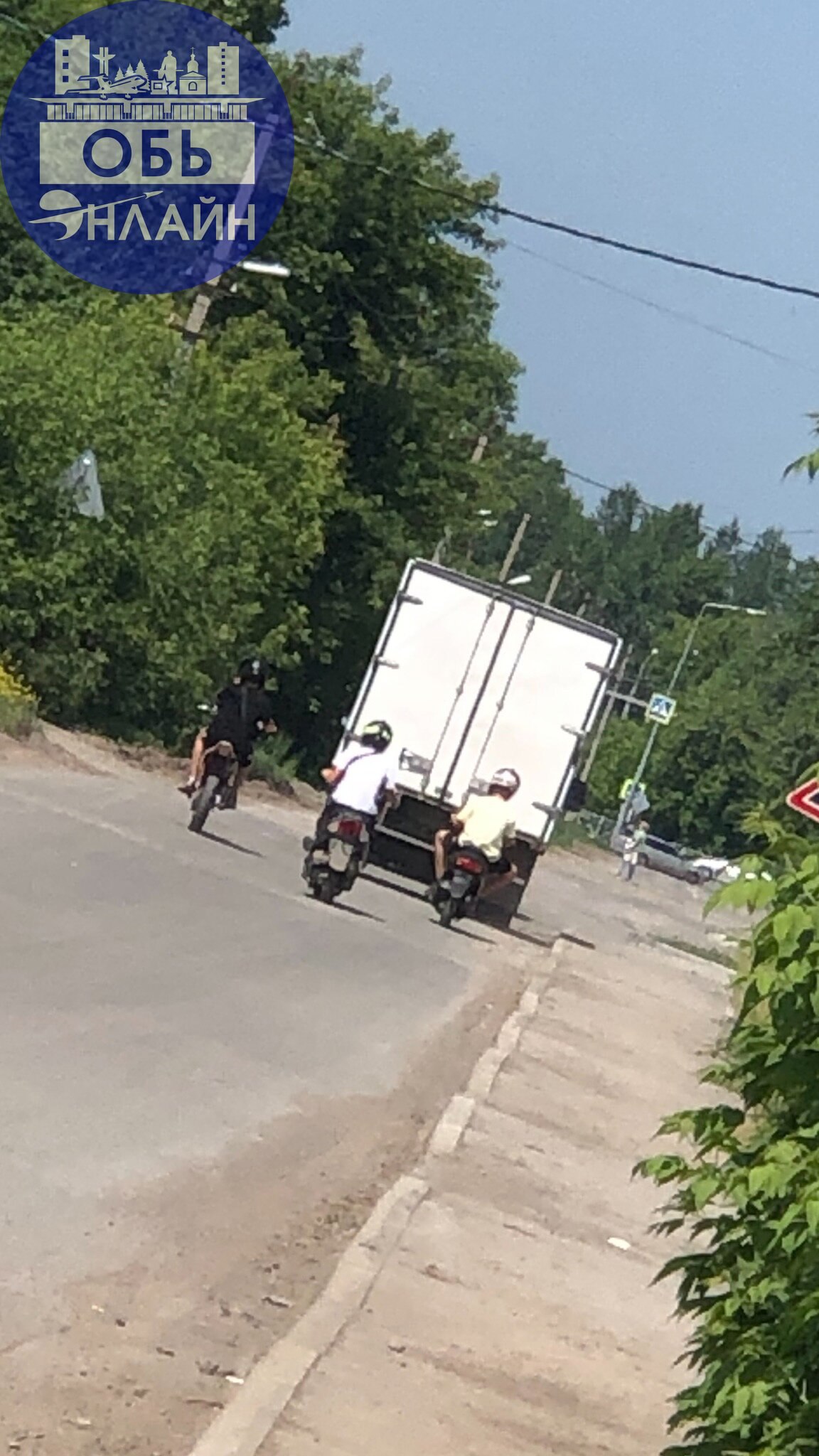 ↗ «Хрустики» вышли на дело. Уже толпой штурмуют грузовик там, где их быть не должно.
vk.com
Подробнее на https://vk.com/ob.gorod
#городобь #городобьонлайн #толмачево | Сетка — социальная сеть от hh.ru