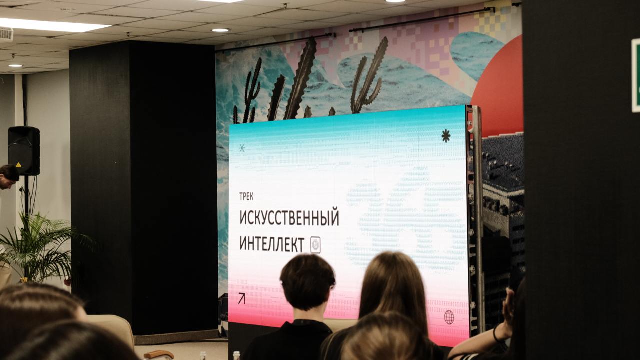 Не могу не похвастаться — сгонял во Владивосток и влюбился. Для меня это место силы, и даже за три дня я смог зарядиться энергией тамашней красоты.
А ездил я туда как ментор нескольких команд | Сетка — социальная сеть от hh.ru