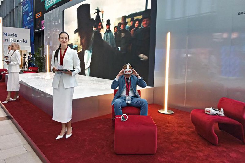 🚀Тренды ПМЭФ 2015-2025
Вчера стартовал самый важный форум в году – и мы традиционно отправимся в Питер реализовывать несколько проектов | Сетка — социальная сеть от hh.ru