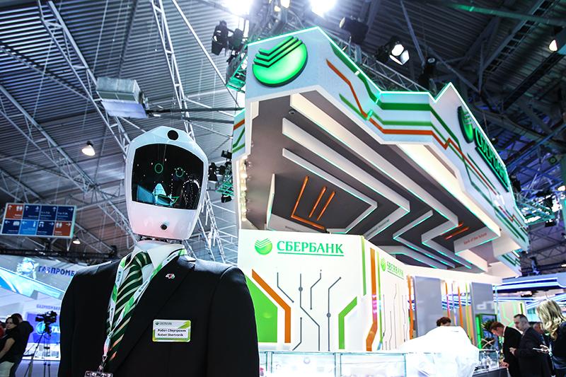 🚀Тренды ПМЭФ 2015-2025
Вчера стартовал самый важный форум в году – и мы традиционно отправимся в Питер реализовывать несколько проектов | Сетка — социальная сеть от hh.ru