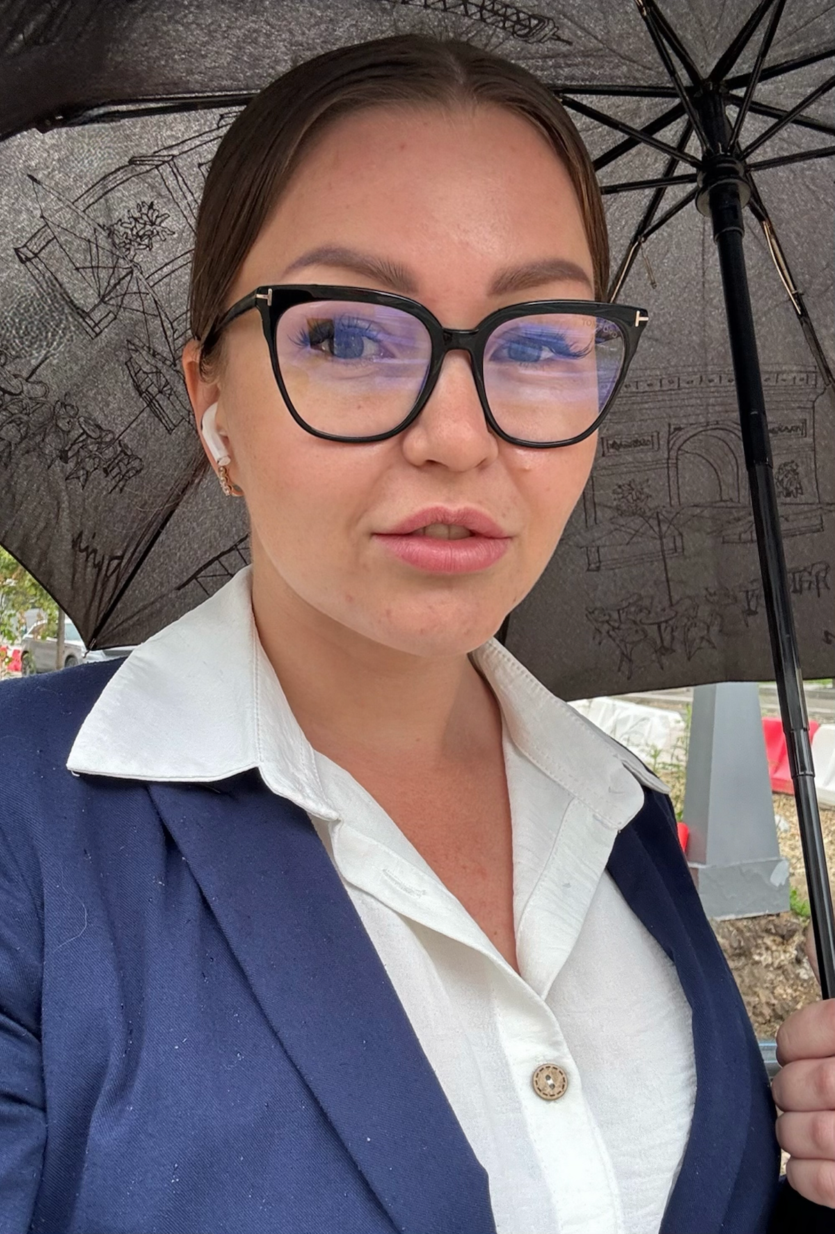 Пятница, наконец.
Неделя была как осенью — дожди, серость, кофе вместо настроения и многозадачность как квест.
Но — справились. Не сдались. Сделали своё | Сетка — социальная сеть от hh.ru