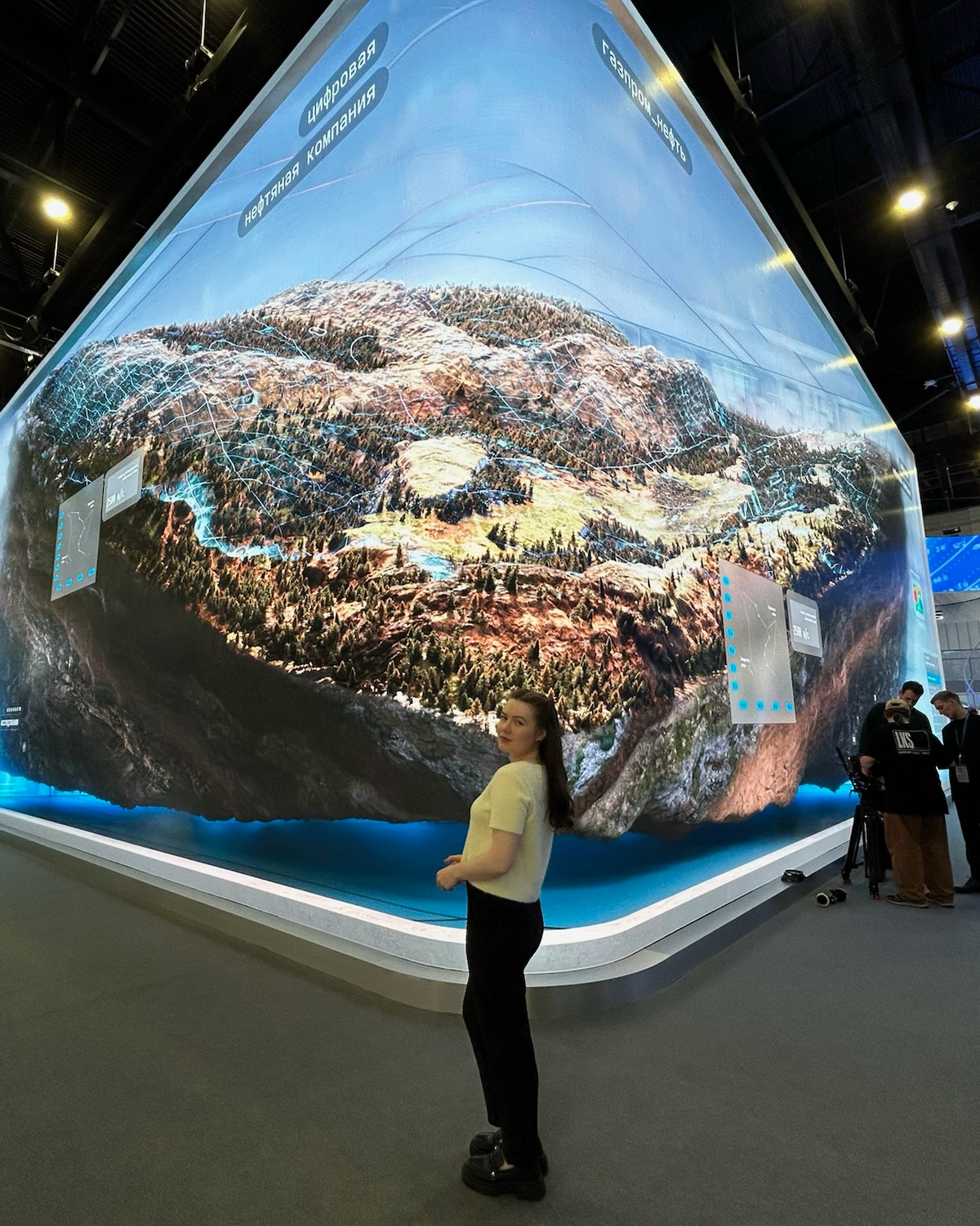 🏦ПМЭФ - 2025 в самом разгаре.
Как живет наша площадка? | Сетка — социальная сеть от hh.ru