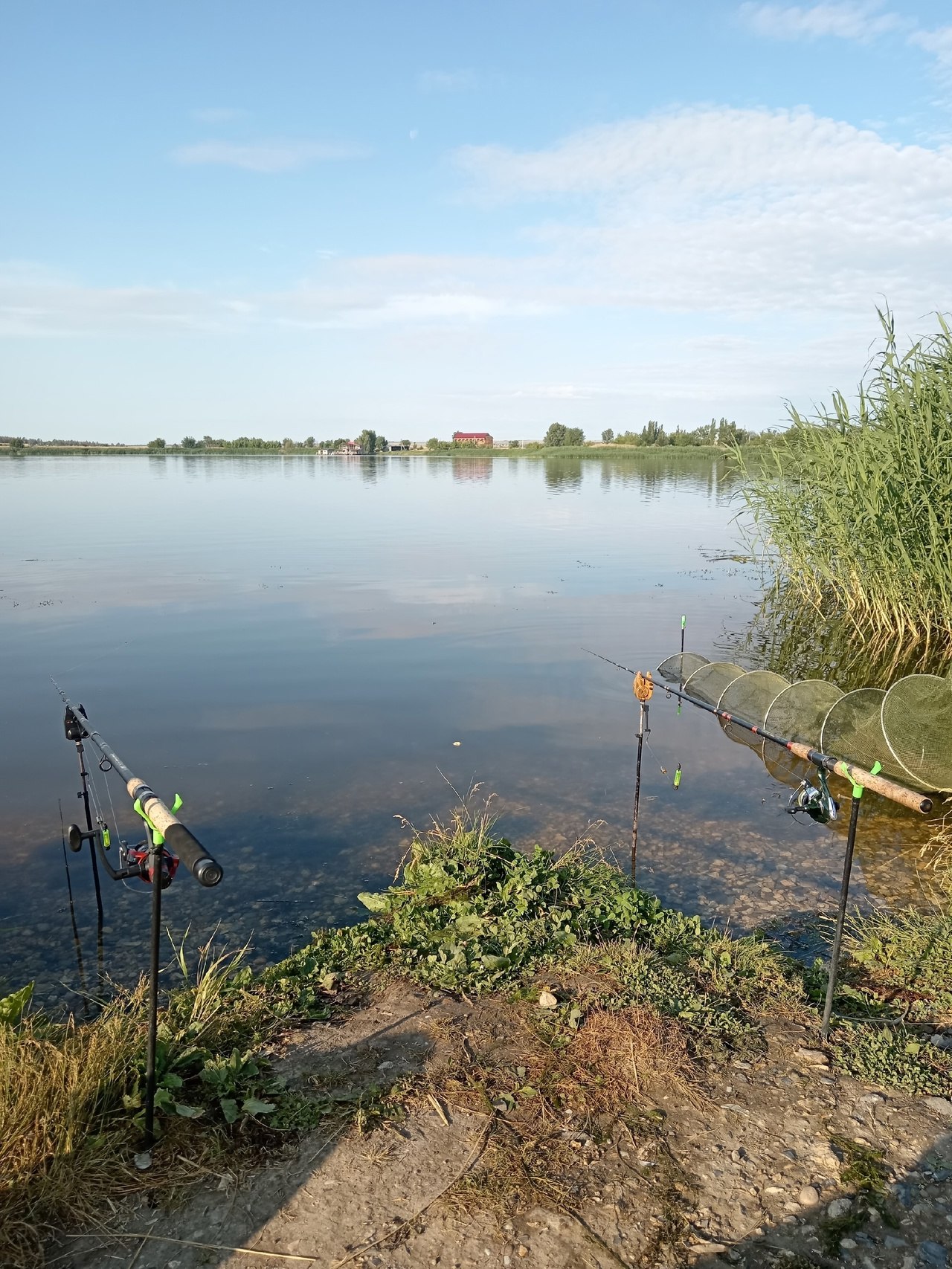 Приветствую, друзья. Вчера посетили с товарищем залив Волгоградского водохранилища, а точнее залив Горный Балыклей. Ловил на фидера.
Насадка все по классике червь и опарыш, а да ещё и кукуруза | Сетка — социальная сеть от hh.ru