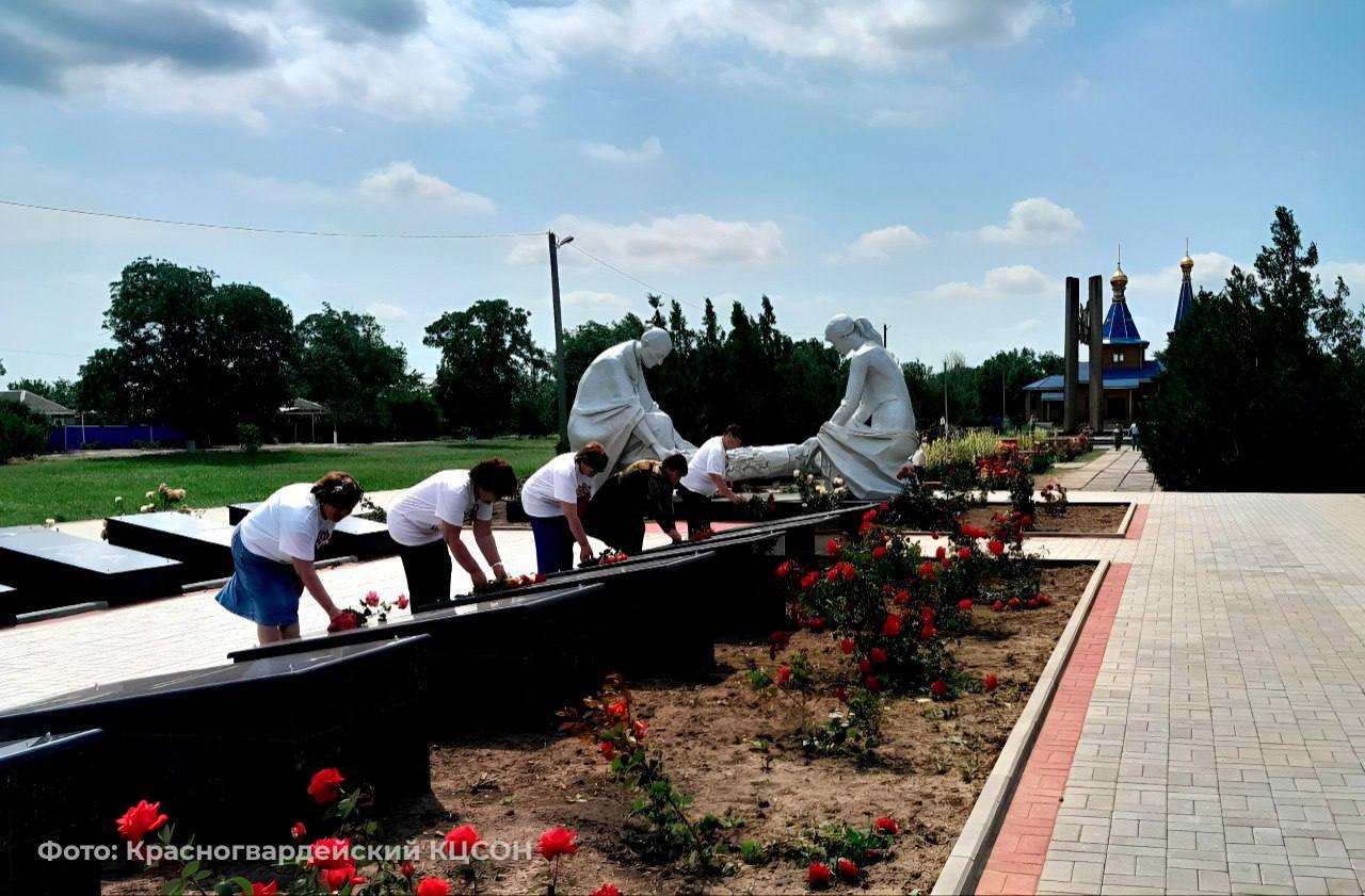 Жители Красногвардейского округа почтили память погибших в Великой Отечественной войне 🕯
Сотрудники отделения социального обслуживания на дому села Преградного приняли участие в патриотической акции «... | Сетка — социальная сеть от hh.ru