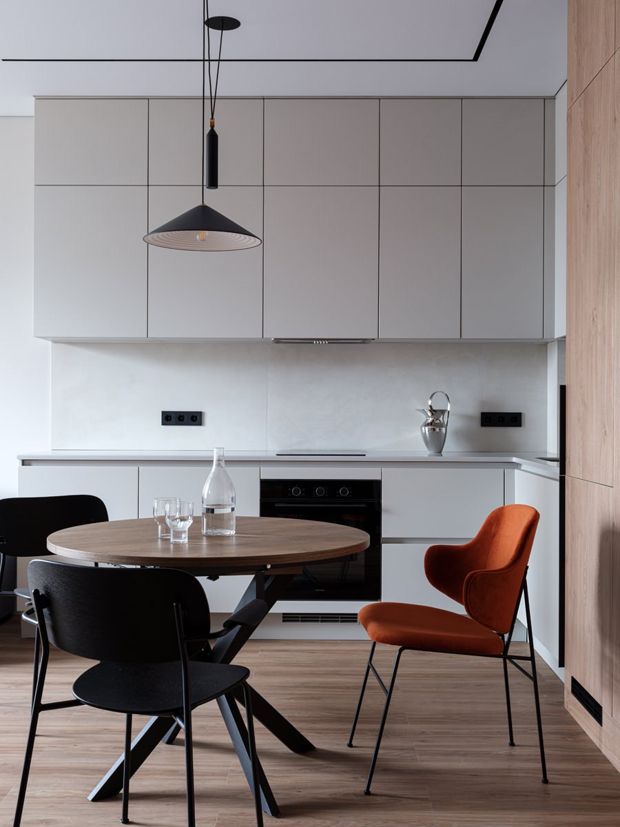 Много воздуха, выверенная геометрия и колоритный протагонист — интерьер для клиента из кинематографа по проекту дизайнера Маргариты Бабкиной. Смотрите на сайте wajournal | Сетка — социальная сеть от hh.ru