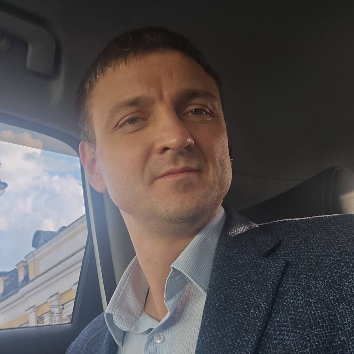 Максим Волков