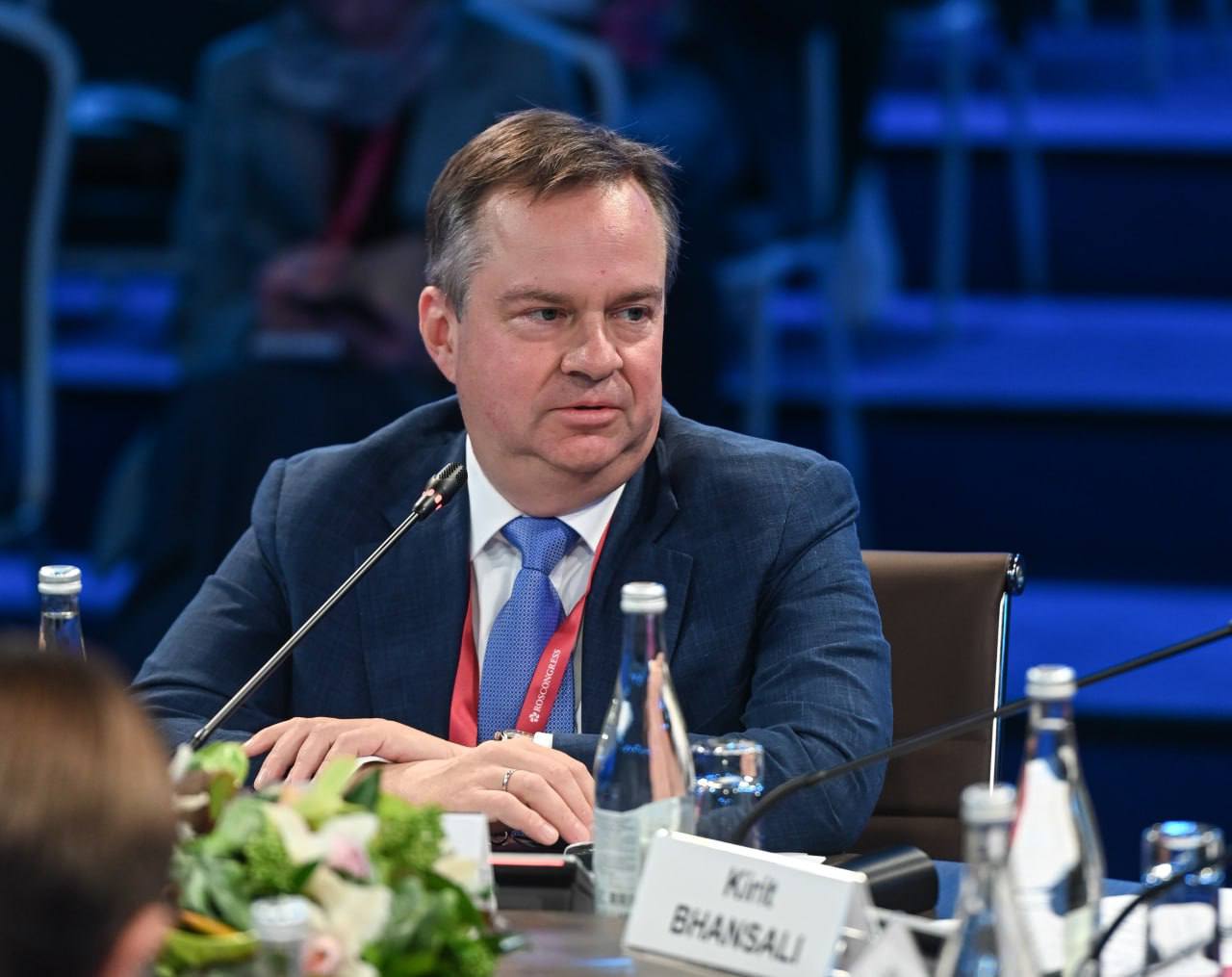 Минфин призвал россиянок не обманываться из-за синтетических алмазов
Замминистра финансов России Алексей Моисеев призвал россиянок не обманываться: синтетические алмазы не являются драгоценными камням... | Сетка — социальная сеть от hh.ru