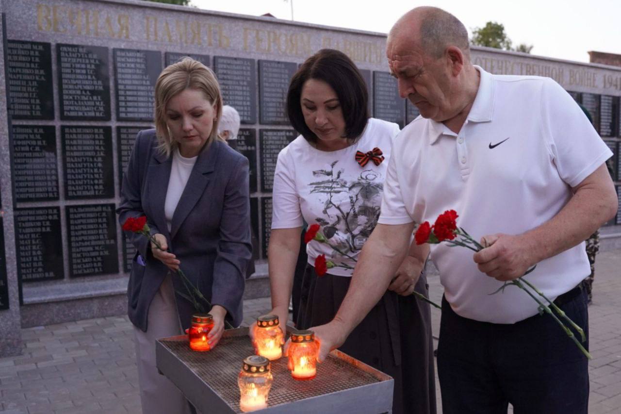 Ставрополье помнит🙏🏻
Сегодня 22 июня. День, когда началась Великая Отечественная война.
Для ставропольцев это особенная дата, ведь регион пережил оккупацию и увидел всю боль войны своими глазами | Сетка — социальная сеть от hh.ru
