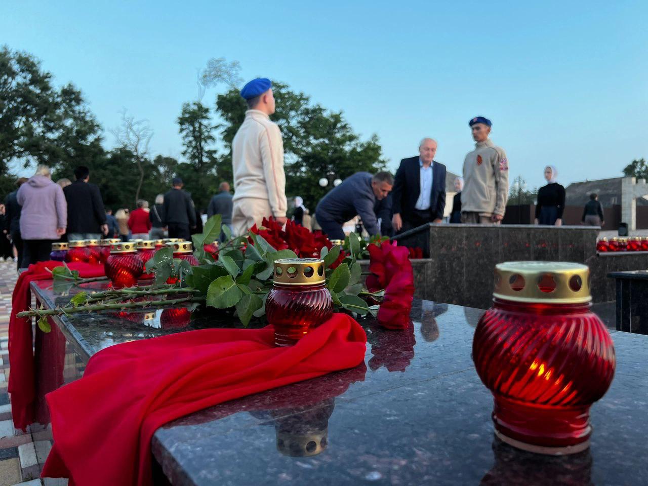 Сегодня в 4 часа утра на площади Героев в Грачевке почтили память воинов-земляков
Именно в это время 22 июня 1941 года без объявления войны фашистская Германия напала на Советский Союз | Сетка — социальная сеть от hh.ru