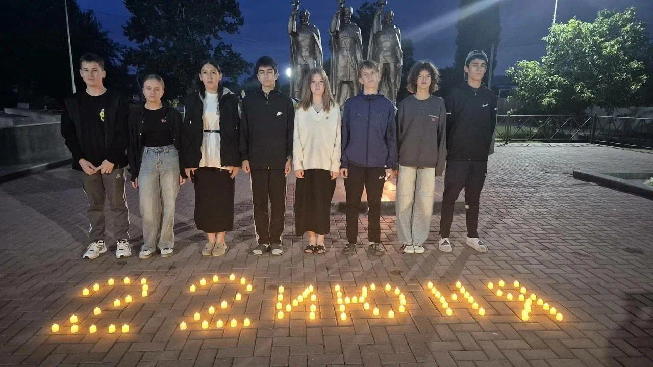 Молодежь из «Движения Первых» вспоминает героев со всем Ставропольем 🙏
22 июня ребята со всего региона отдали дань уважения павшим в Великой Отечественной войне | Сетка — социальная сеть от hh.ru