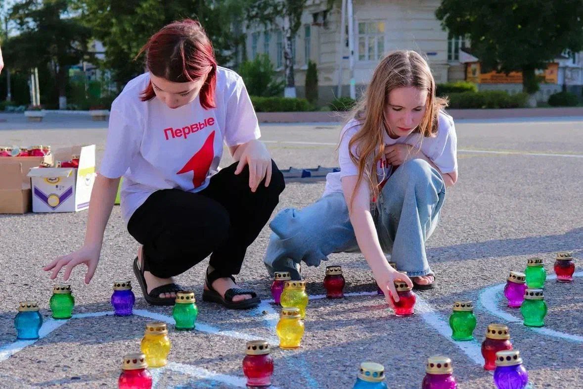 Молодежь из «Движения Первых» вспоминает героев со всем Ставропольем 🙏
22 июня ребята со всего региона отдали дань уважения павшим в Великой Отечественной войне | Сетка — социальная сеть от hh.ru