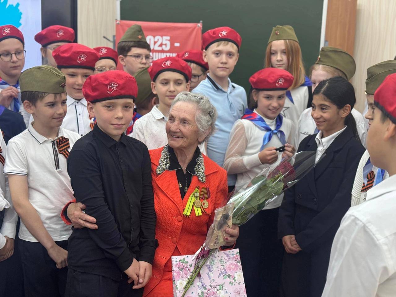 Ставропольские ребята провели классные встречи с детьми ВОВ и героями СВО✨
Их организовало «Движения Первых» в рамках проекта «Помним о важном». Мероприятия приурочили ко Дню памяти и скорби | Сетка — социальная сеть от hh.ru