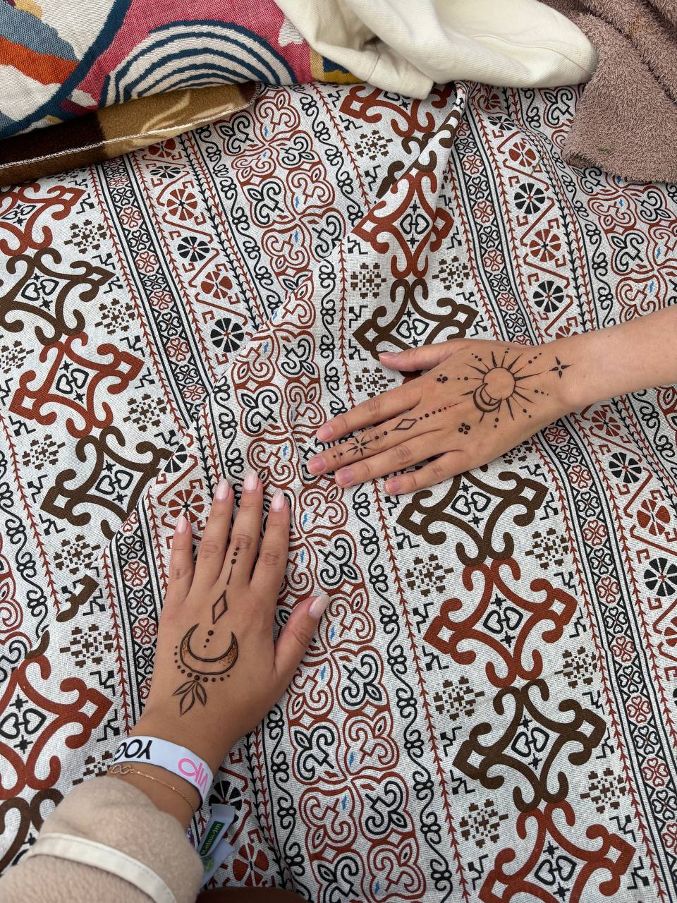 🧘🏻‍♀️11 международный день йоги прошел вчера в Царицыно
Это был первый праздник йоги на котором я побывала 🪽
Йога - это не про растяжку и асаны, йога - это про баланс, душевное и ментальное равновесие... | Сетка — социальная сеть от hh.ru