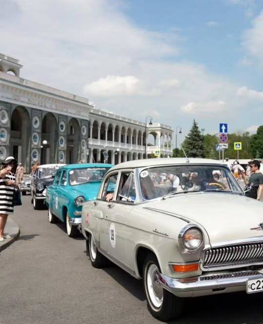 🚘 На Воробьёвых горах пройдёт Кубок Москвы по историческому ралли13 июля: старт в 11:01, финиш в 17:00
100 ретроэкипажей отправятся выполнять задания по ориентированию | Сетка — социальная сеть от hh.ru