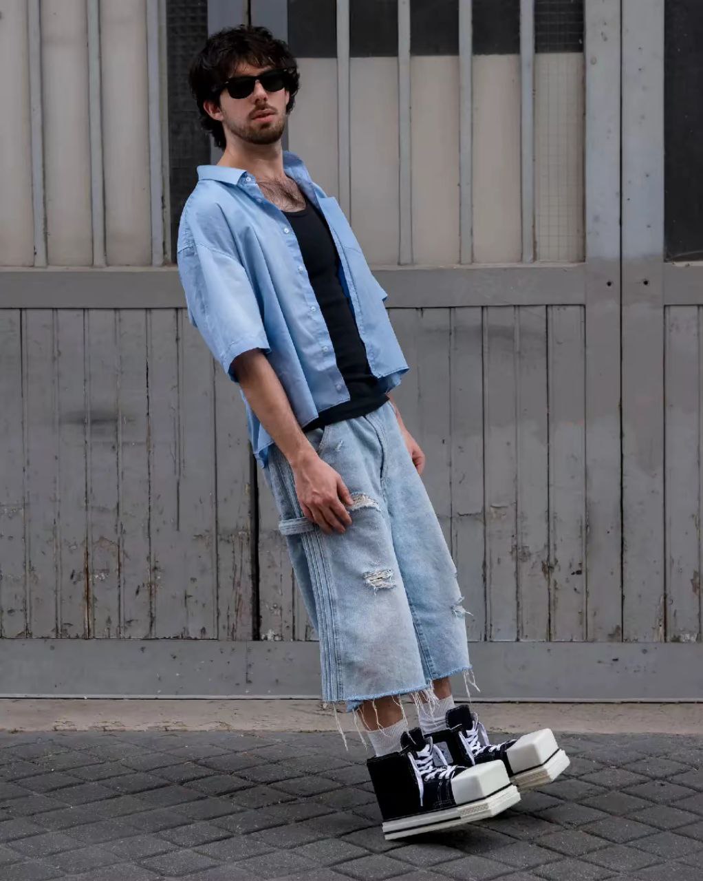 Любителям майнкрафта и тетриса посвящается 👾
Перед нами — The Cube Converse, также известные как Cubaverse Cubstar — свежий визуальный вирус TikTok и Instagram, ставший стихийным хитом уличной моды | Сетка — социальная сеть от hh.ru