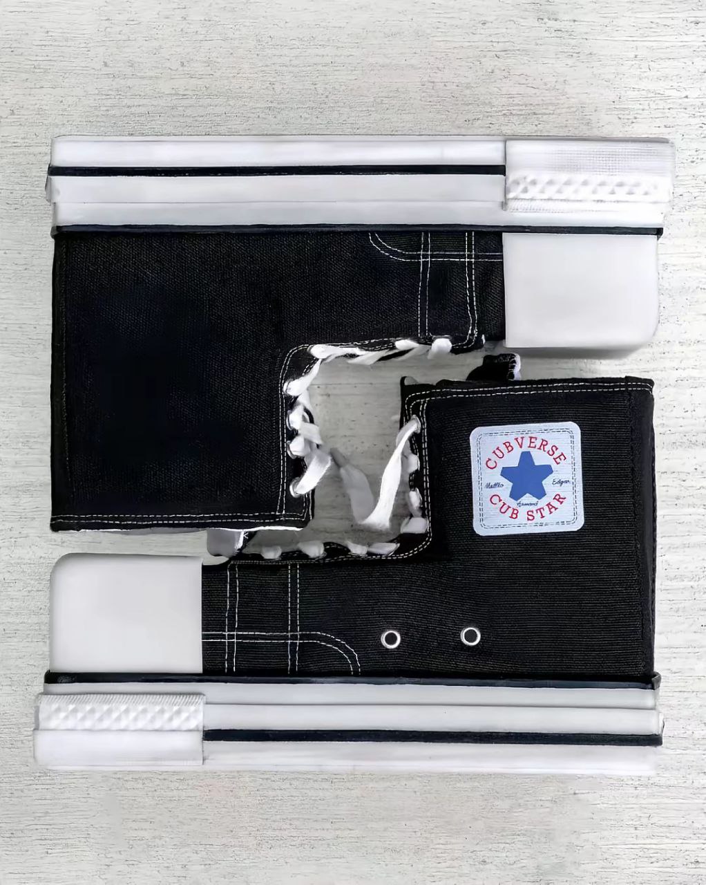 Любителям майнкрафта и тетриса посвящается 👾
Перед нами — The Cube Converse, также известные как Cubaverse Cubstar — свежий визуальный вирус TikTok и Instagram, ставший стихийным хитом уличной моды | Сетка — социальная сеть от hh.ru