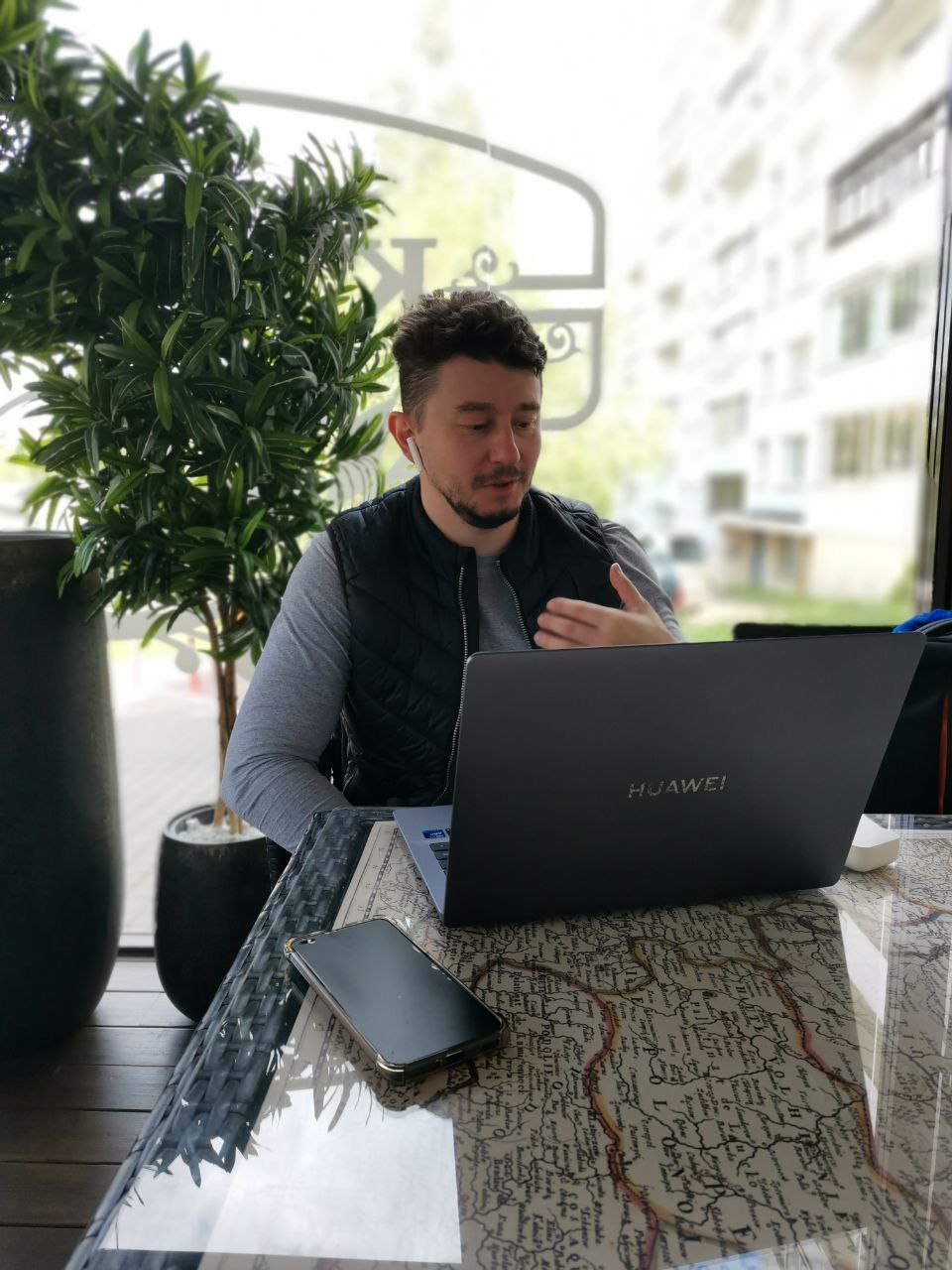 Минск как точка переключения
Второй год подряд в начале июня срываюсь в Минск.
В прошлом году получилось спонтанно — поддержать сборную, проветриться, переключиться | Сетка — социальная сеть от hh.ru