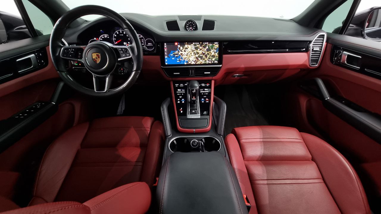 ❤️ По мнению многих лучший премиум кроссовер — Porsche Cayenne
Пробег —  78.000 км
Год выпуска — 2021
Двигатель — бензин 3.0 л, 340 л | Сетка — социальная сеть от hh.ru