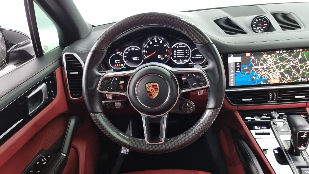 ❤️ По мнению многих лучший премиум кроссовер — Porsche Cayenne
Пробег —  78.000 км
Год выпуска — 2021
Двигатель — бензин 3.0 л, 340 л | Сетка — социальная сеть от hh.ru