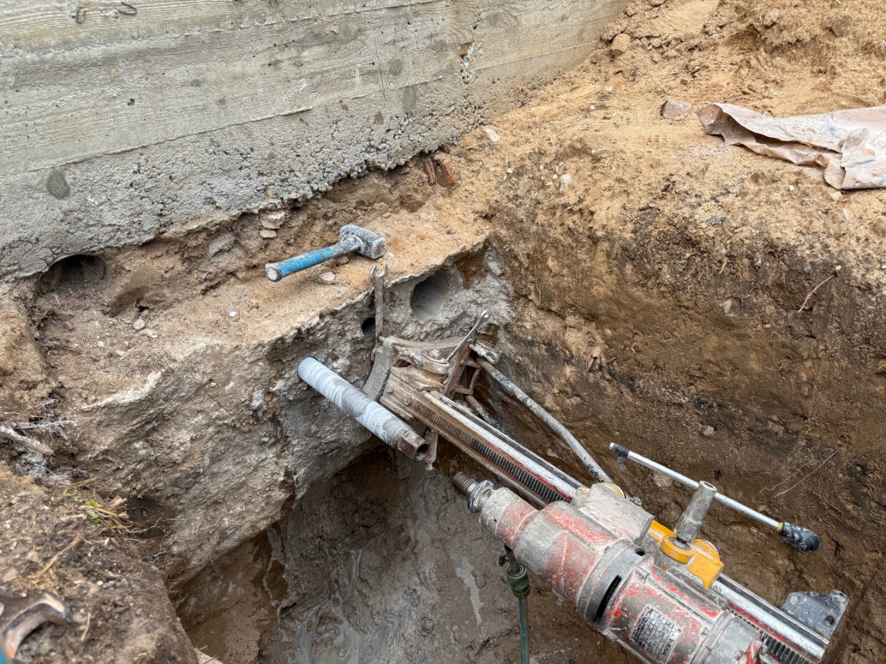 Продолжается строительство нового дома в Заречье!🏠 
Изначально задуманный как реконструкция, проект превратился в нечто большее! Уже готов ЖБ фундамент на сваях ✅, выполнена обвязка брусом , а каркас ... | Сетка — социальная сеть от hh.ru