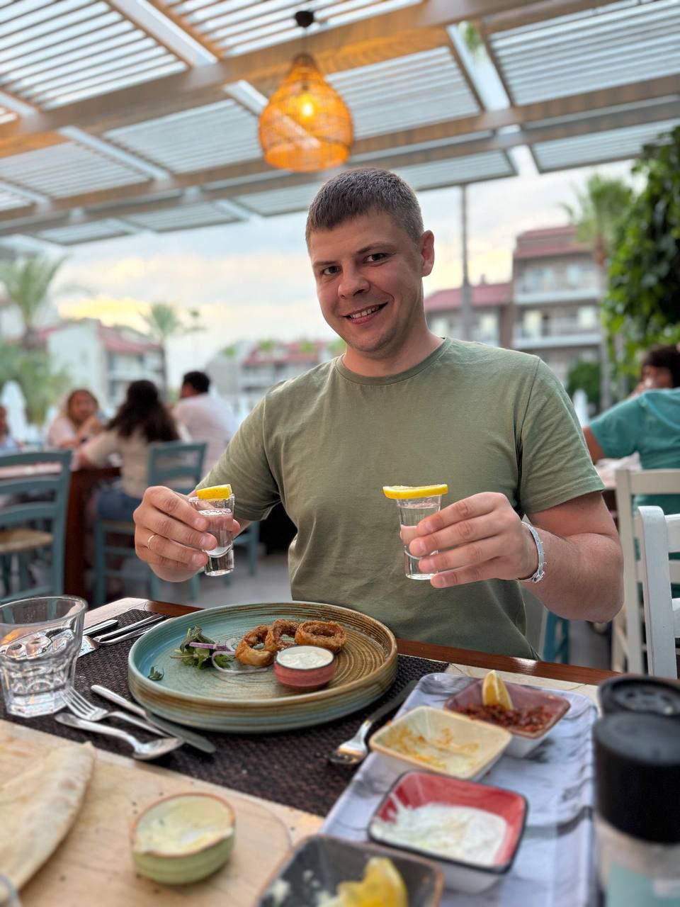 Отличное завершение отпуска прекрасным ужином! 🍽️ 
К моему сожалению, только в последний день узнал, что можно было брать текилу | Сетка — социальная сеть от hh.ru