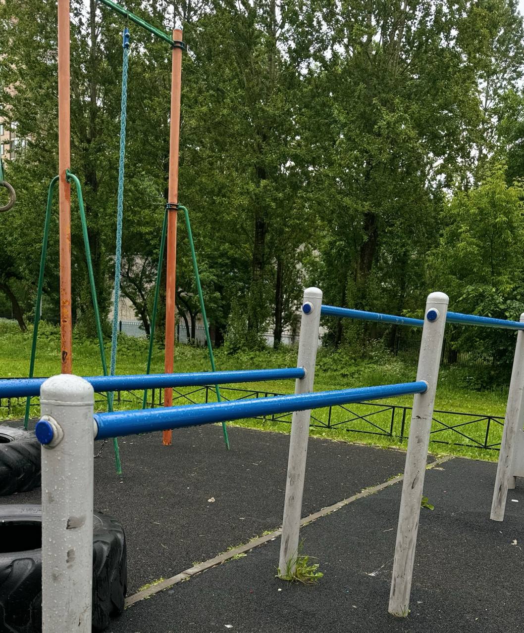 А вы знаете почему в Питере так много дождей?
Это для того, чтобы соблюдать водно-солевой баланс 😂😂😂
Шуточки, которые мы заслужили! Считаю, что у людей с одинаковым чувством юмора одинаковый взгляд на... | Сетка — социальная сеть от hh.ru
