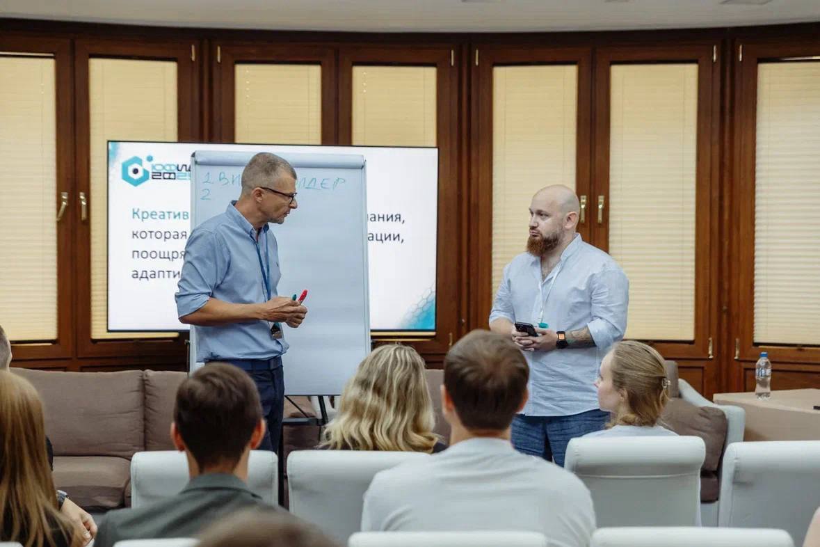 На прошлой неделе руководитель Академии Декартус провел семинар на тему «Креативная компания: эволюция управления, мышления, лидерства» на Южном федеральном форуме инноваций в девелопментеЮФИД
В услов... | Сетка — социальная сеть от hh.ru