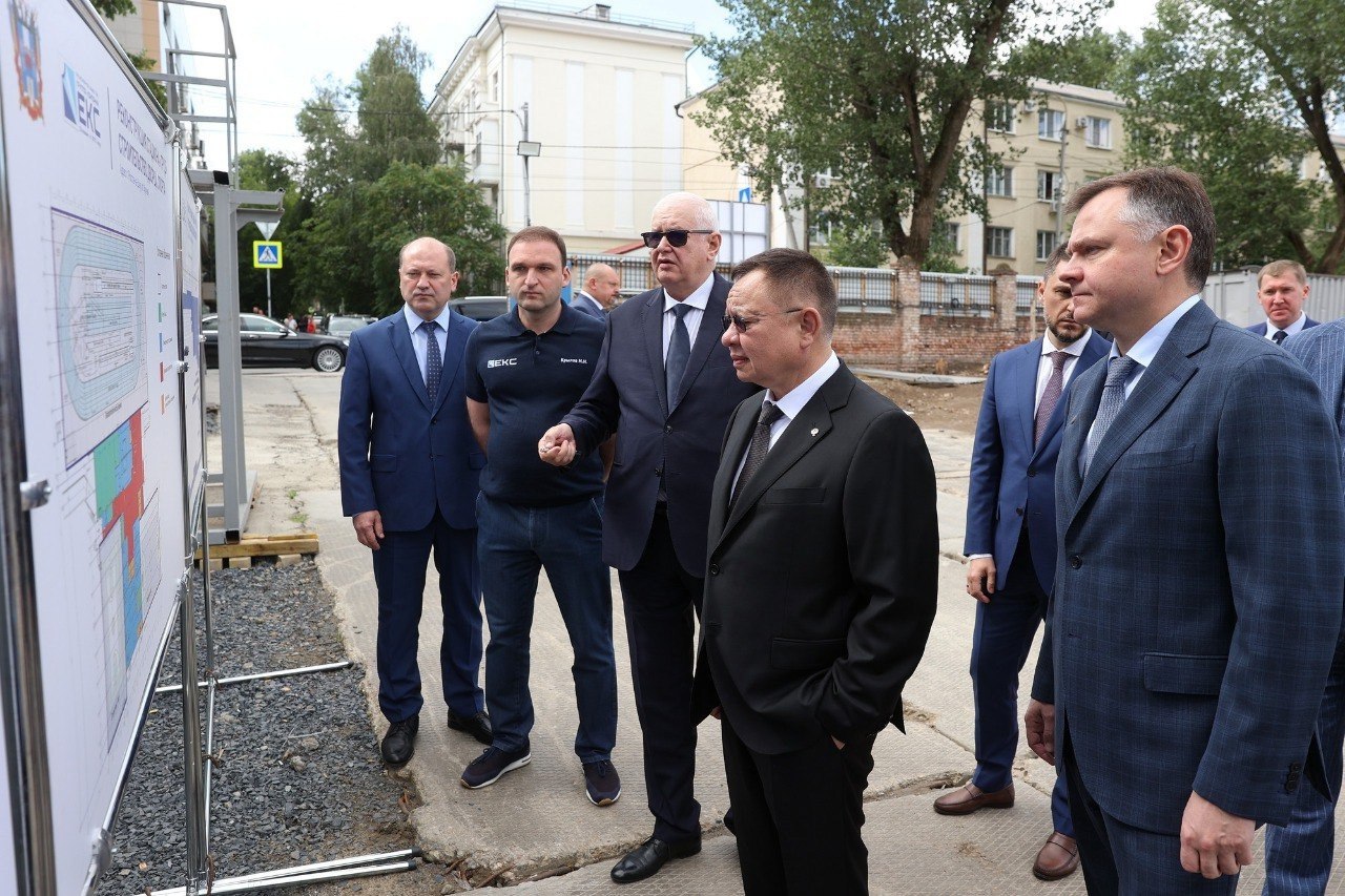 В ходе рабочего визита в Ростовскую область Глава Минстроя России Ирек Файзуллин ознакомился с ходом строительства и реконструкции социальных объектов
🏗️ Совместно с врио губернатора Ростовской област... | Сетка — социальная сеть от hh.ru