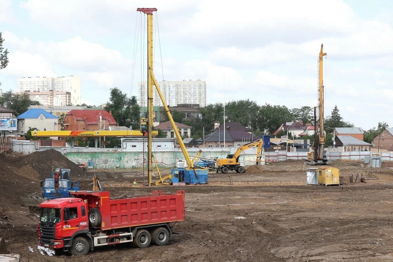 В ходе рабочего визита в Ростовскую область Глава Минстроя России Ирек Файзуллин ознакомился с ходом строительства и реконструкции социальных объектов
🏗️ Совместно с врио губернатора Ростовской област... | Сетка — социальная сеть от hh.ru
