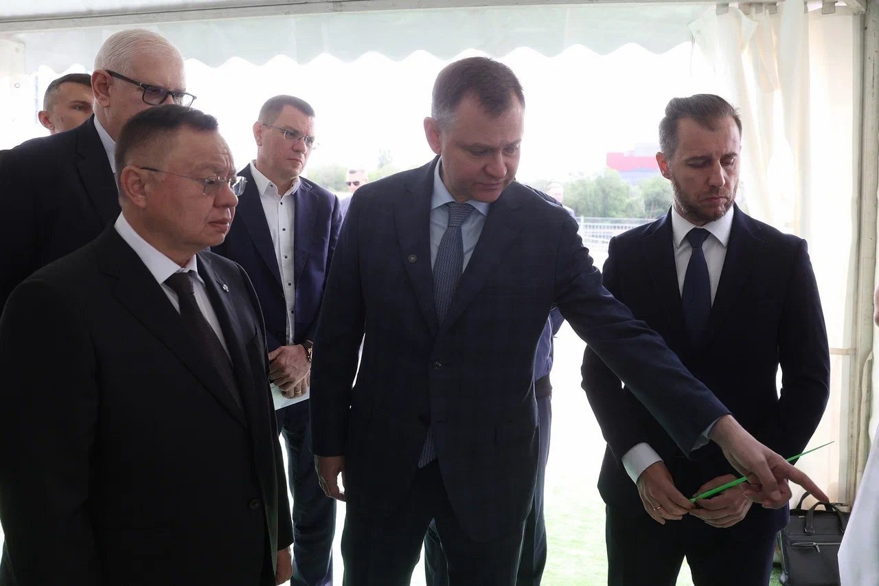 В ходе рабочего визита в Ростовскую область Глава Минстроя России Ирек Файзуллин ознакомился с ходом строительства и реконструкции социальных объектов
🏗️ Совместно с врио губернатора Ростовской област... | Сетка — социальная сеть от hh.ru