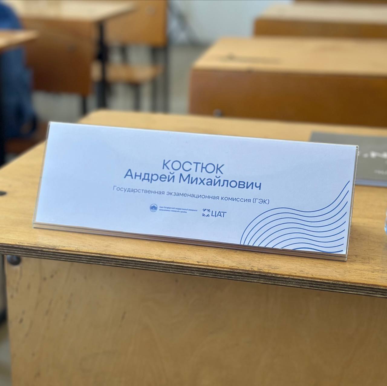 Три кита успешного проекта
Концепция, реализация, презентация.
Именно по таким критериям я оцениваю дипломы студентов. Получить хорошую оценку можно качественно реализовав каждый пункт | Сетка — социальная сеть от hh.ru