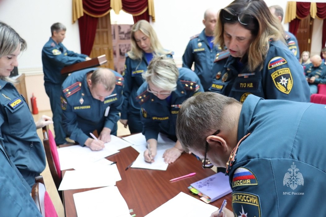 24 июня 2025 года в институте проведено занятие в рамках служебной подготовки с личным составом по разъяснению требований Кодекса чести сотрудника МЧС России и Кодекса этики и служебного поведения гос... | Сетка — социальная сеть от hh.ru